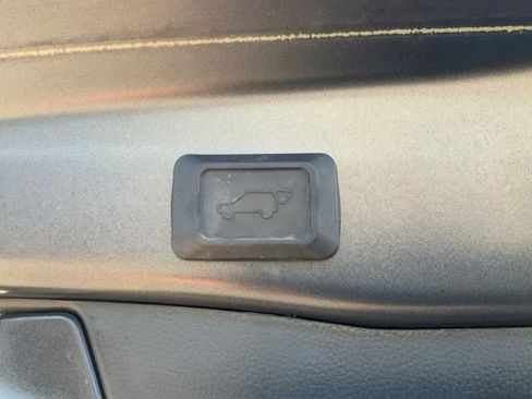 Used 2022 Toyota RAV4 XLE w/ Convenience Package image 9