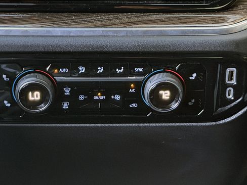 Used 2022 Chevrolet Silverado 1500 LT AWD/4WD image 10
