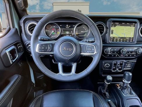 Used 2023 Jeep Wrangler Unlimited Sahara w/ Cold Weather Group AWD/4WD image 5