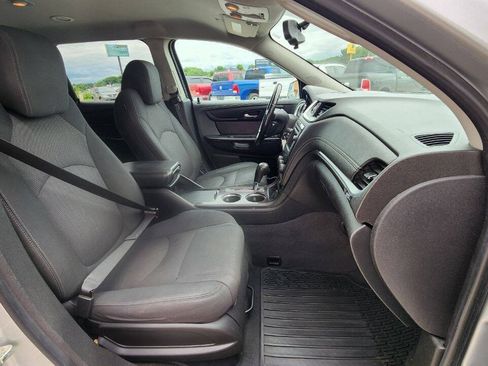 Used 2017 Chevrolet Traverse LT w/ Style and Technology Package FWD image 17