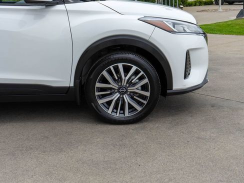 Used 2023 Nissan Kicks SV FWD image 32