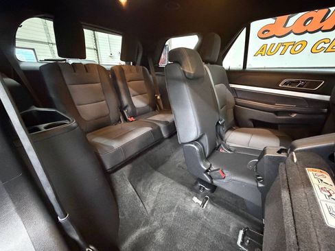 Used 2017 Ford Explorer XLT w/ XLT Technology Feature Bundle AWD/4WD image 25