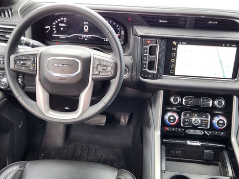 Used 2023 GMC Yukon Denali image 10
