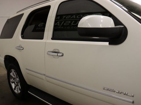 Used 2011 GMC Yukon Denali AWD/4WD image 19