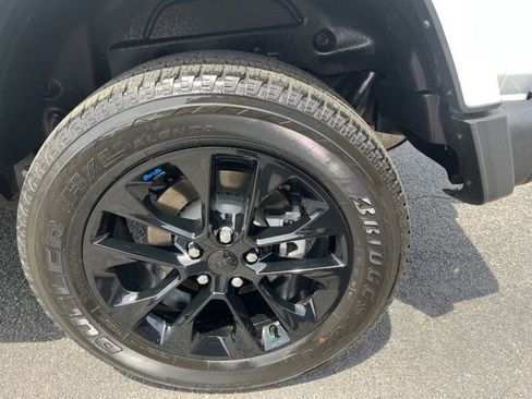 Used 2022 Jeep Wrangler Unlimited Sahara 4xe image 38