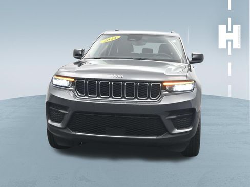 Used 2024 Jeep Grand Cherokee Laredo RWD image 2