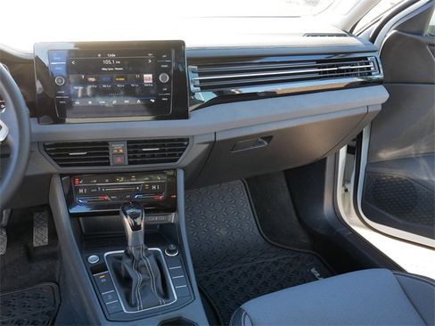 Certified 2025 Volkswagen Jetta SE image 23
