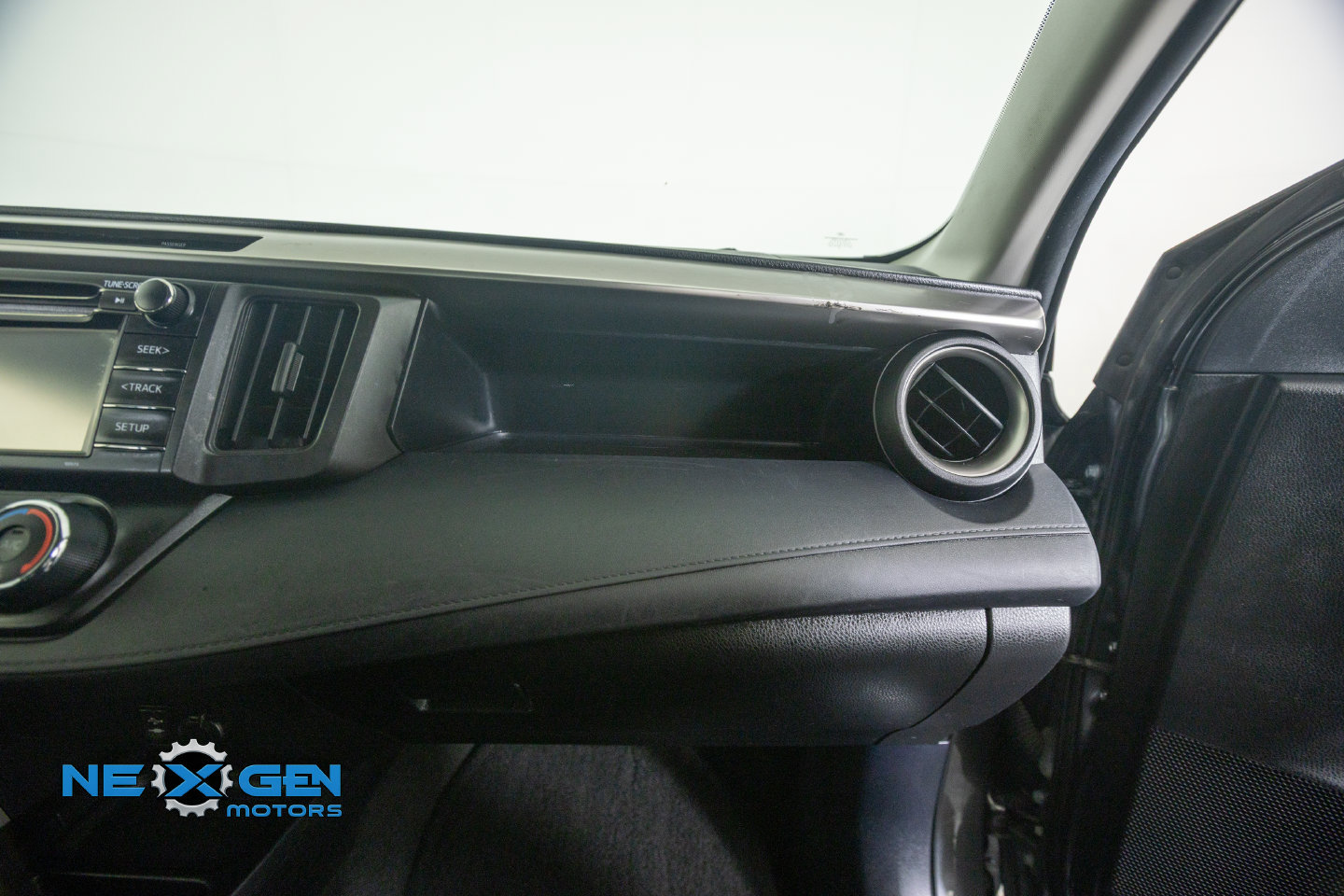 Used 2016 Toyota RAV4 LE FWD image 40
