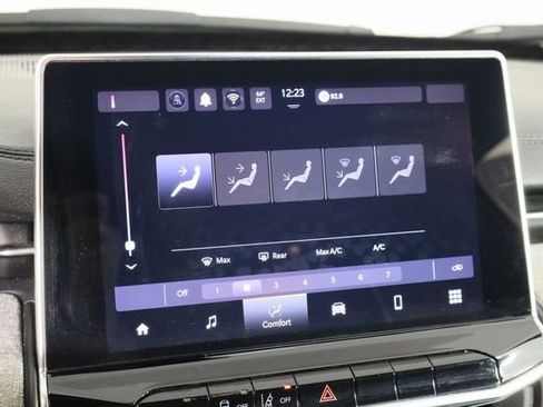 Used 2024 Jeep Compass Latitude image 31