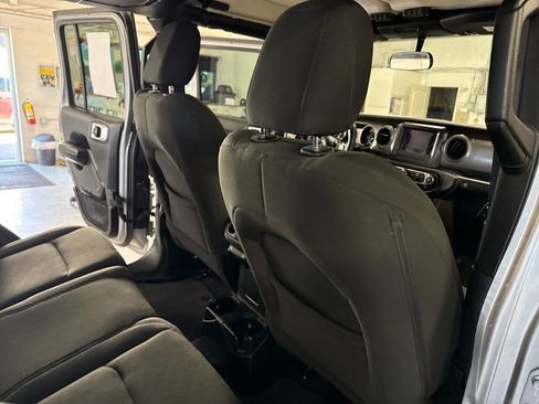 Used 2018 Jeep Wrangler Unlimited Sport S image 47
