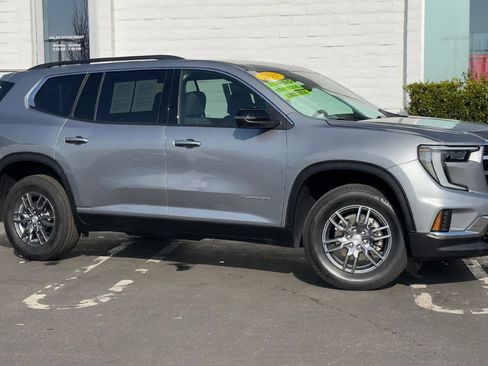 Used 2025 GMC Acadia Elevation image 3