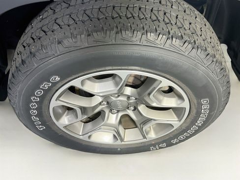Used 2022 Jeep Cherokee Trailhawk AWD/4WD image 29