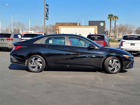 Used 2025 Hyundai Elantra Sport image 4