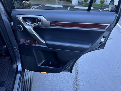 Used 2017 Lexus GX 460 Luxury image 19