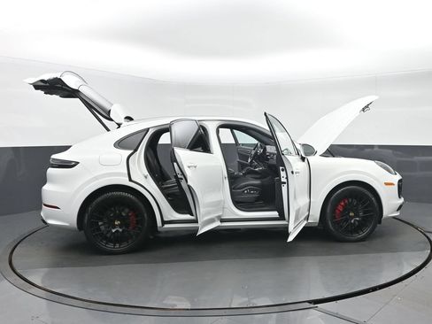 Used 2021 Porsche Cayenne GTS AWD/4WD image 43