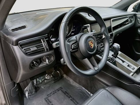 Certified 2023 Porsche Macan S AWD/4WD image 4