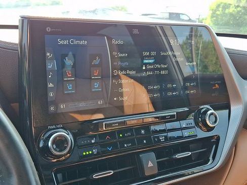 Used 2022 Toyota Highlander Platinum AWD/4WD image 18
