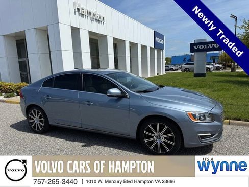 Used 2018 Volvo S60 T5 Inscription image 1