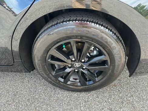 Used 2025 Toyota Camry LE w/ Convenience Package image 9