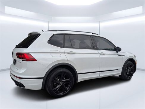 Certified 2024 Volkswagen Tiguan SE R-Line image 3