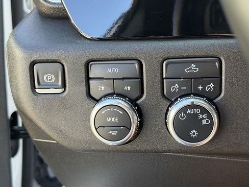 Used 2024 GMC Sierra 1500 SLE AWD/4WD image 17