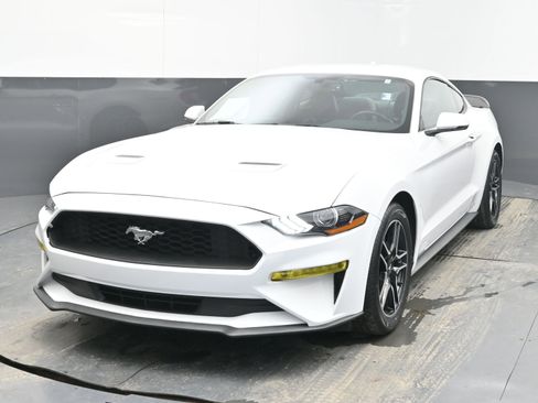 Used 2020 Ford Mustang Premium image 3