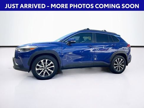 Used 2024 Toyota Corolla Cross XLE w/ Convenience Package AWD/4WD image 4