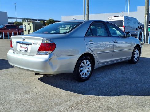 Used 2005 Toyota Camry image 3
