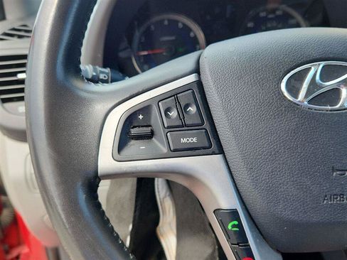 Used 2014 Hyundai Accent SE FWD image 13