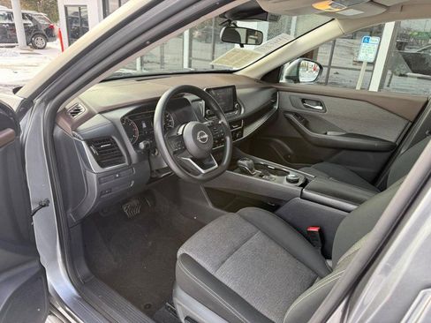 Used 2022 Nissan Rogue SV image 9