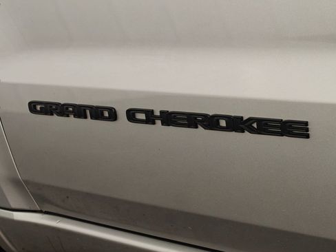 Used 2019 Jeep Grand Cherokee Altitude AWD/4WD image 54