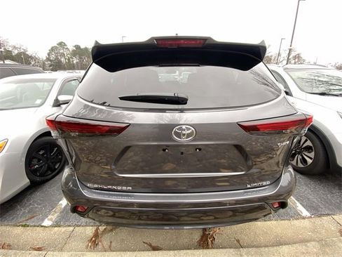 Used 2025 Toyota Highlander Limited image 6