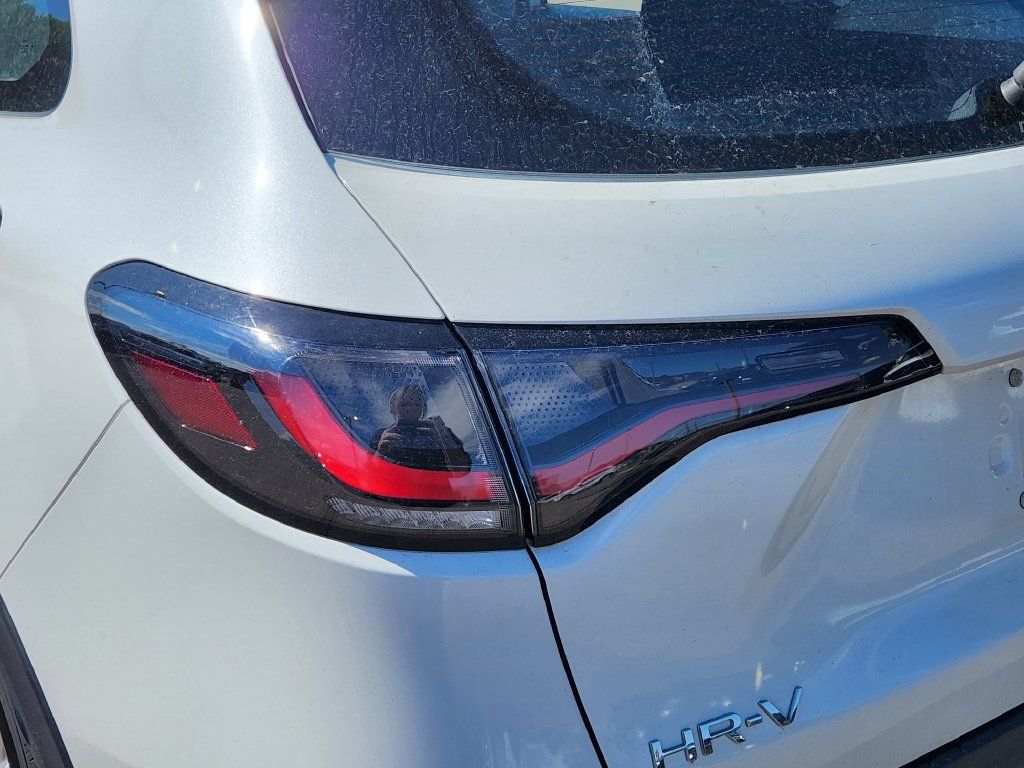 Used 2024 Honda HR-V LX image 12