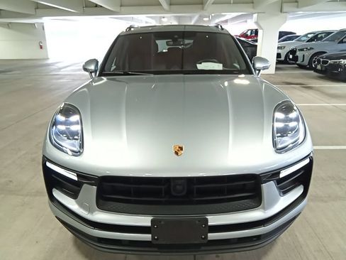 Used 2024 Porsche Macan AWD/4WD image 2