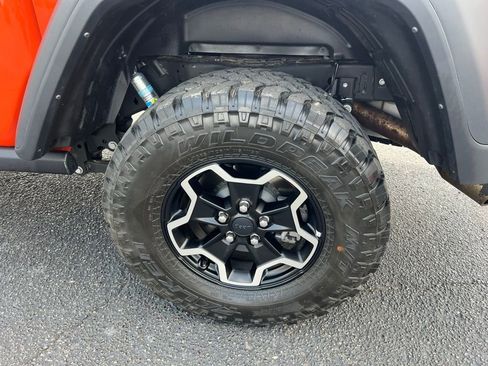 Used 2023 Jeep Gladiator Rubicon w/ Cold Weather Group AWD/4WD image 11