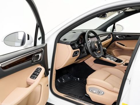 Certified 2026 Porsche Macan AWD/4WD image 7
