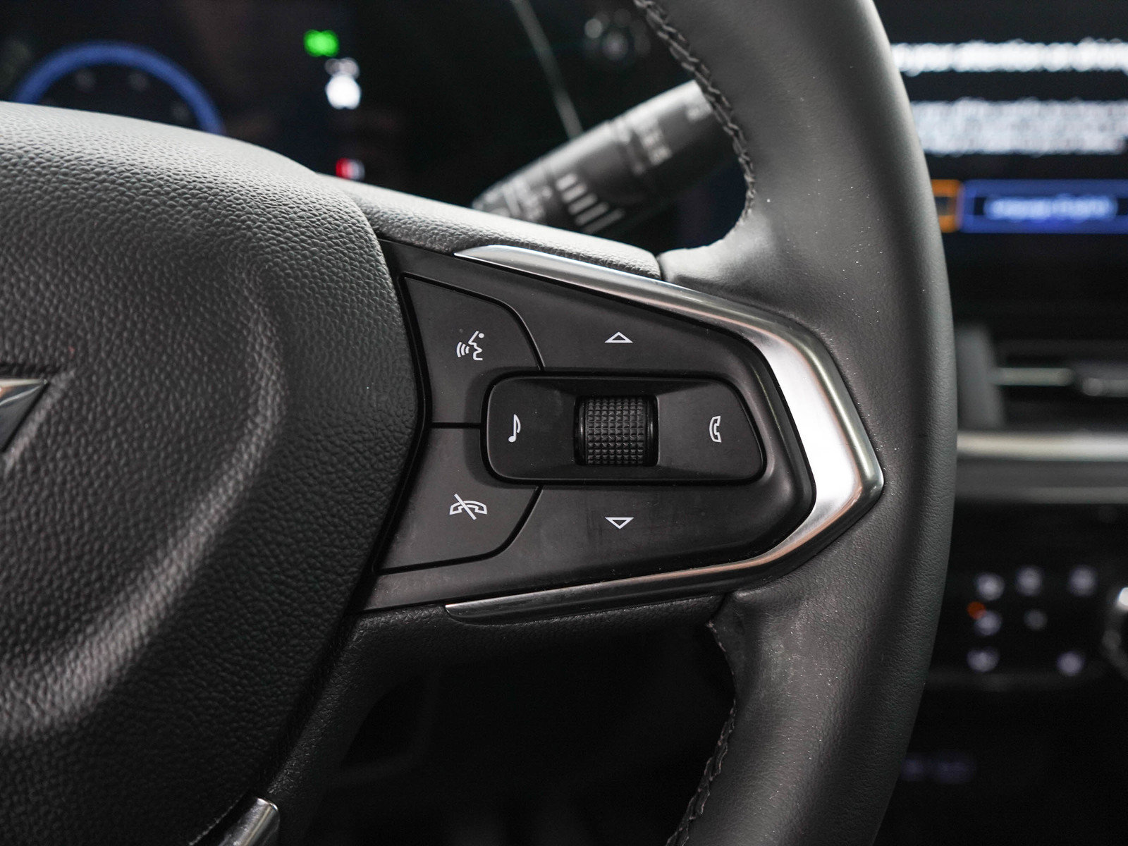 Used 2024 Chevrolet Trax ACTIV w/ Sunroof Package FWD image 25