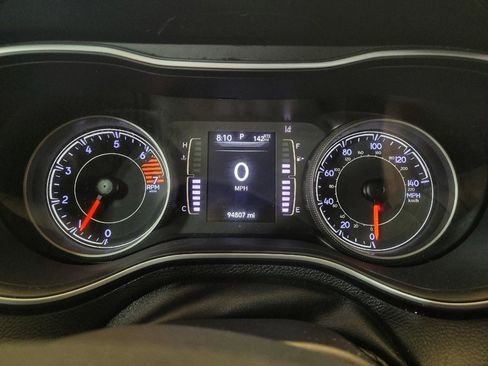 Used 2021 Jeep Cherokee Latitude Plus AWD/4WD image 23