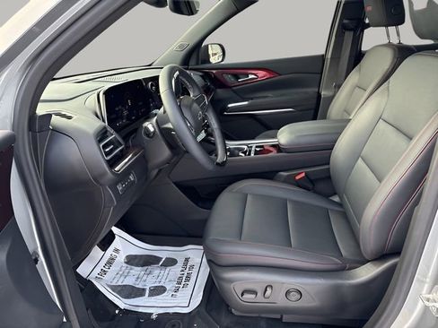 Used 2024 Chevrolet Traverse Z71 w/ Enhanced Driving Package image 8