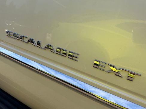 Used 2008 Cadillac Escalade EXT image 4