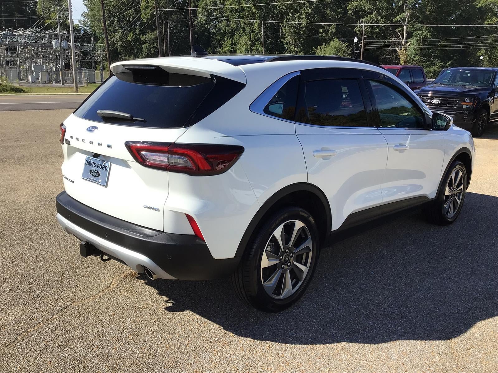 Certified 2024 Ford Escape Platinum w/ Class II Trailer Tow Package AWD/4WD image 10