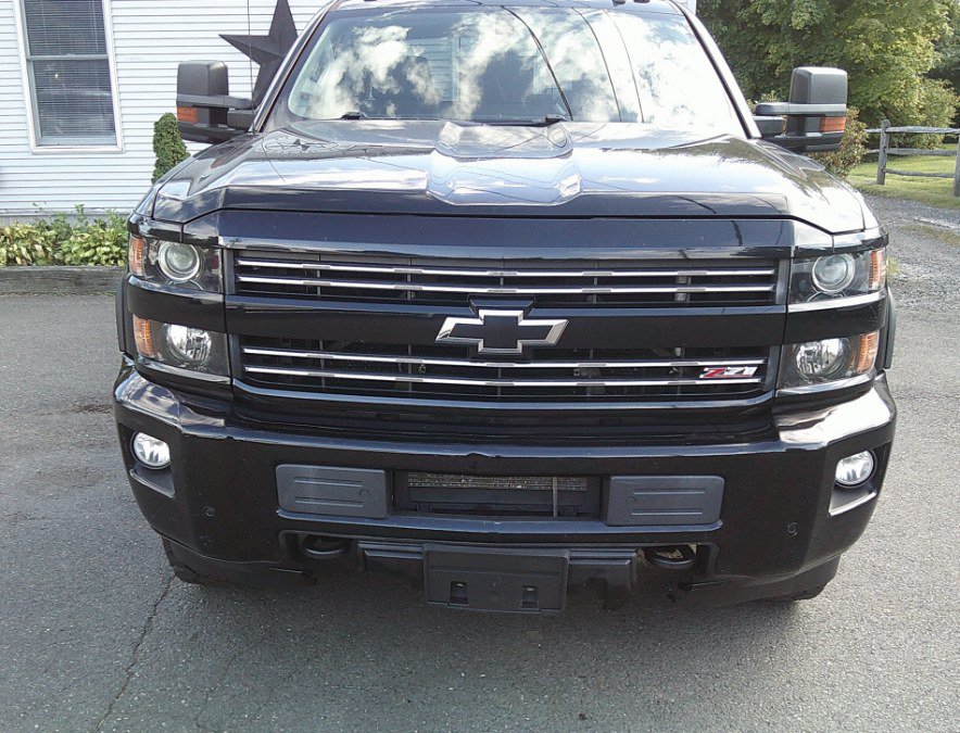 Used 2019 Chevrolet Silverado 2500 LT w/ Midnight Edition AWD/4WD image 4