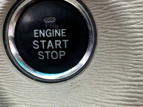 Used 2011 Toyota Sienna XLE w/ XLE Navigation Pkg FWD image 5