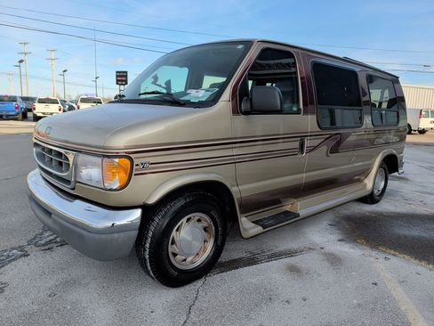 Used 1999 Ford E-150 and Econoline 150 image 3