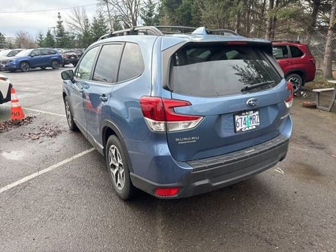 Used 2021 Subaru Forester Premium image 7