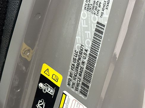 Used 2023 Jeep Wrangler Unlimited w/ Cold Weather Group image 12