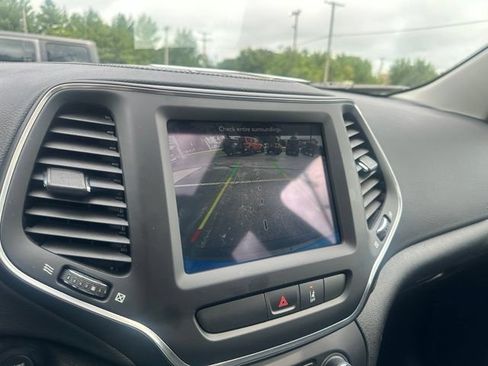 Used 2022 Jeep Cherokee Latitude Lux w/ Sun & Sound Group AWD/4WD image 32