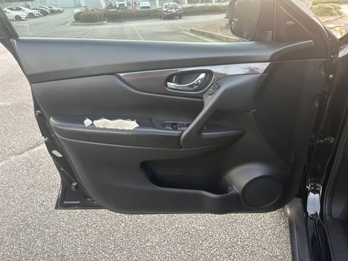 Used 2020 Nissan Rogue SV image 10