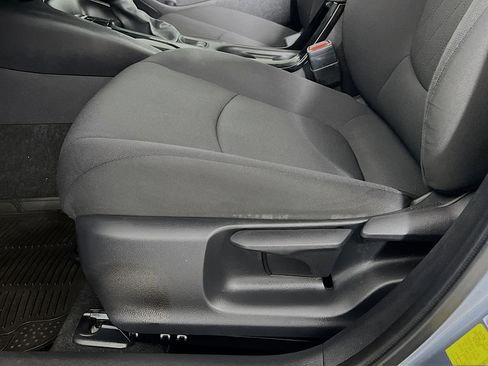 Used 2022 Toyota Corolla LE FWD image 19