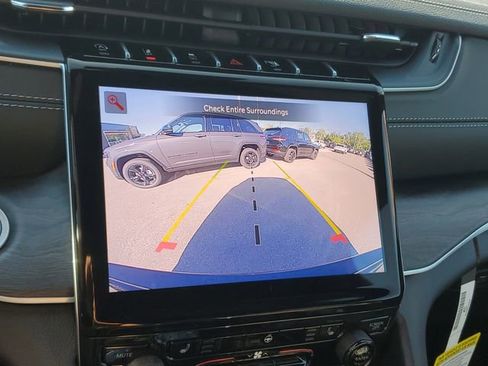 New 2025 Jeep Grand Cherokee Limited w/ Black Appearance Package image 11